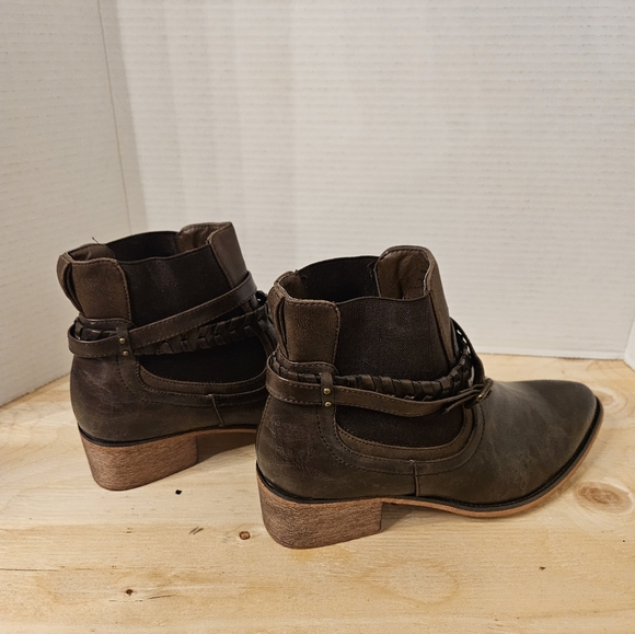 Women's Ankle Boots - Picture 3 of 5